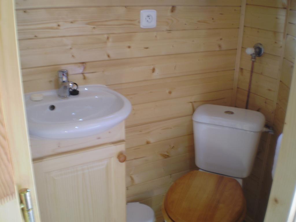 Bed and Breakfast Les Roziers - Roulotte Bagnac Екстер'єр фото