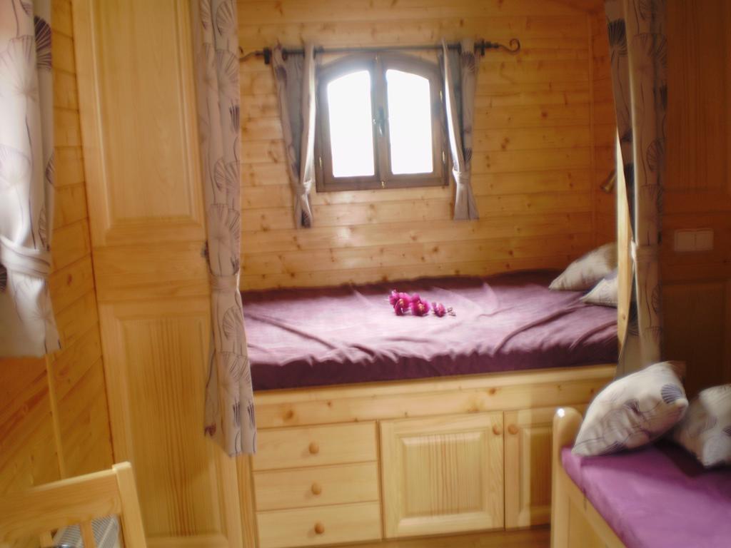 Bed and Breakfast Les Roziers - Roulotte Bagnac Екстер'єр фото