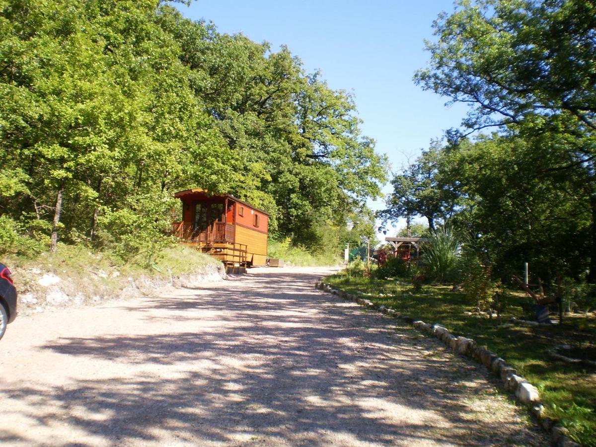 Bed and Breakfast Les Roziers - Roulotte Bagnac Екстер'єр фото